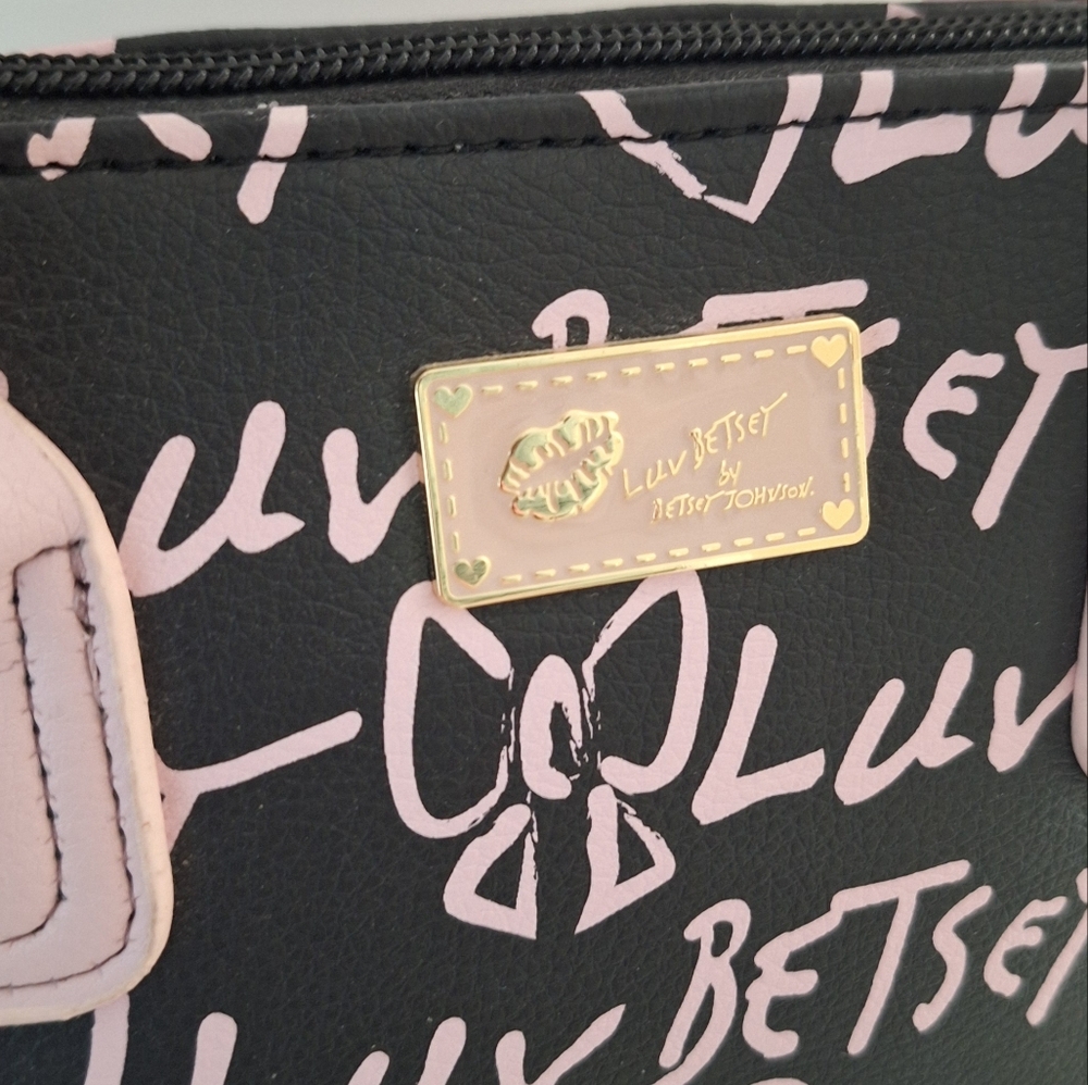 Betsey Johnson "Darcy" shoulder/crossbody bag - Picture 3 of 10